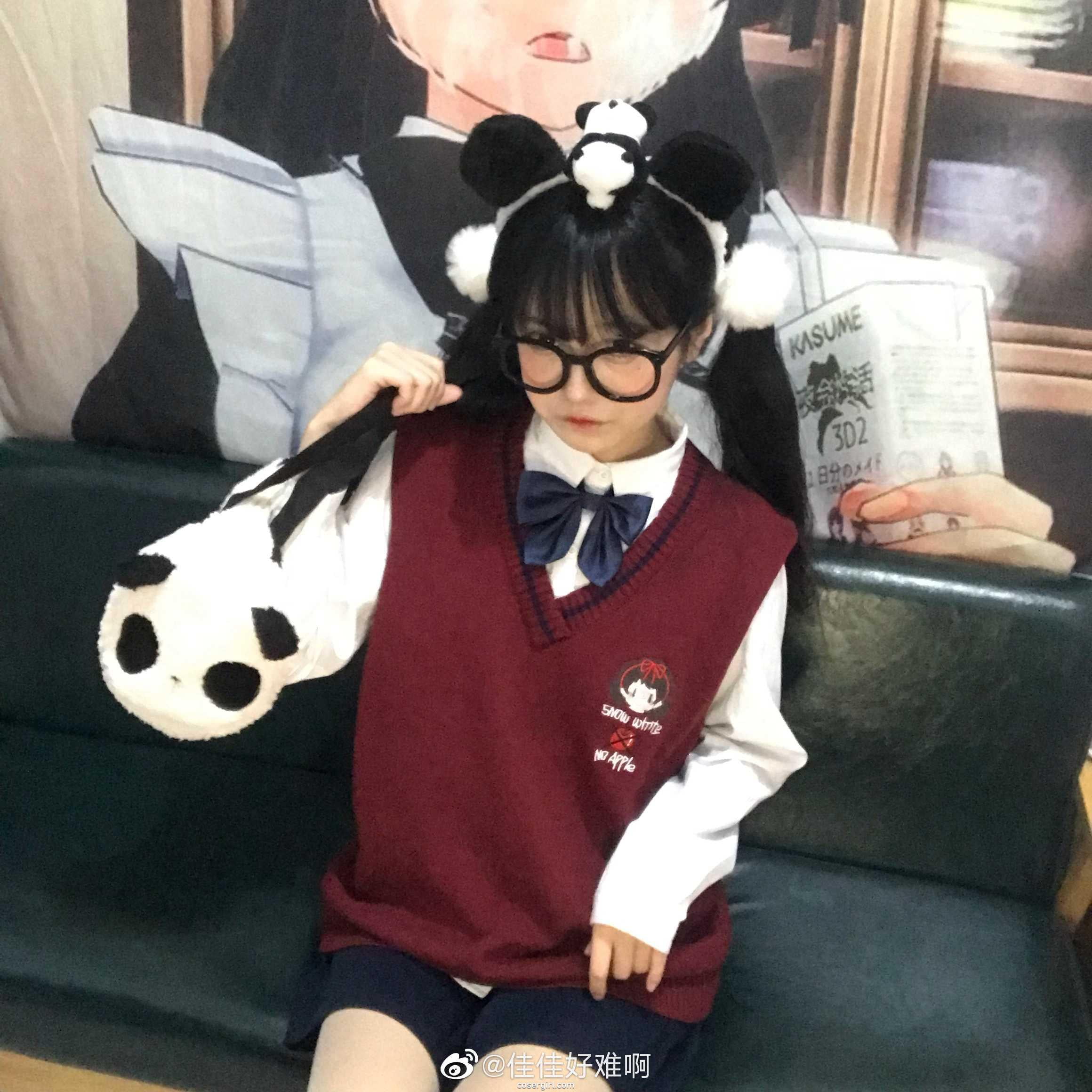 图片[1]-佳佳好难啊 VOL.28 熊猫头饰熊猫包包 - coser福利社-coser福利社