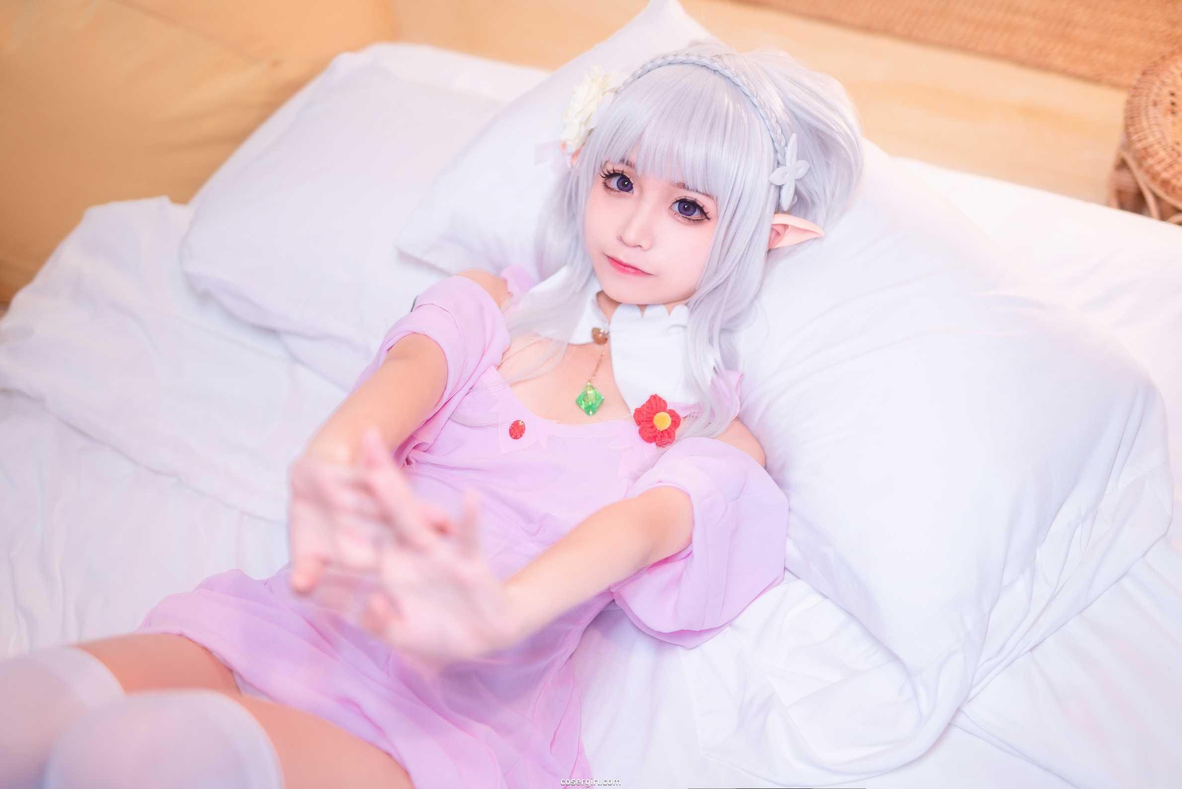 图片[6]-蠢沫沫 艾米莉亚的睡衣Cosplay - 床上的纯白与梦幻 - coser福利社免费在线观看-coser福利社