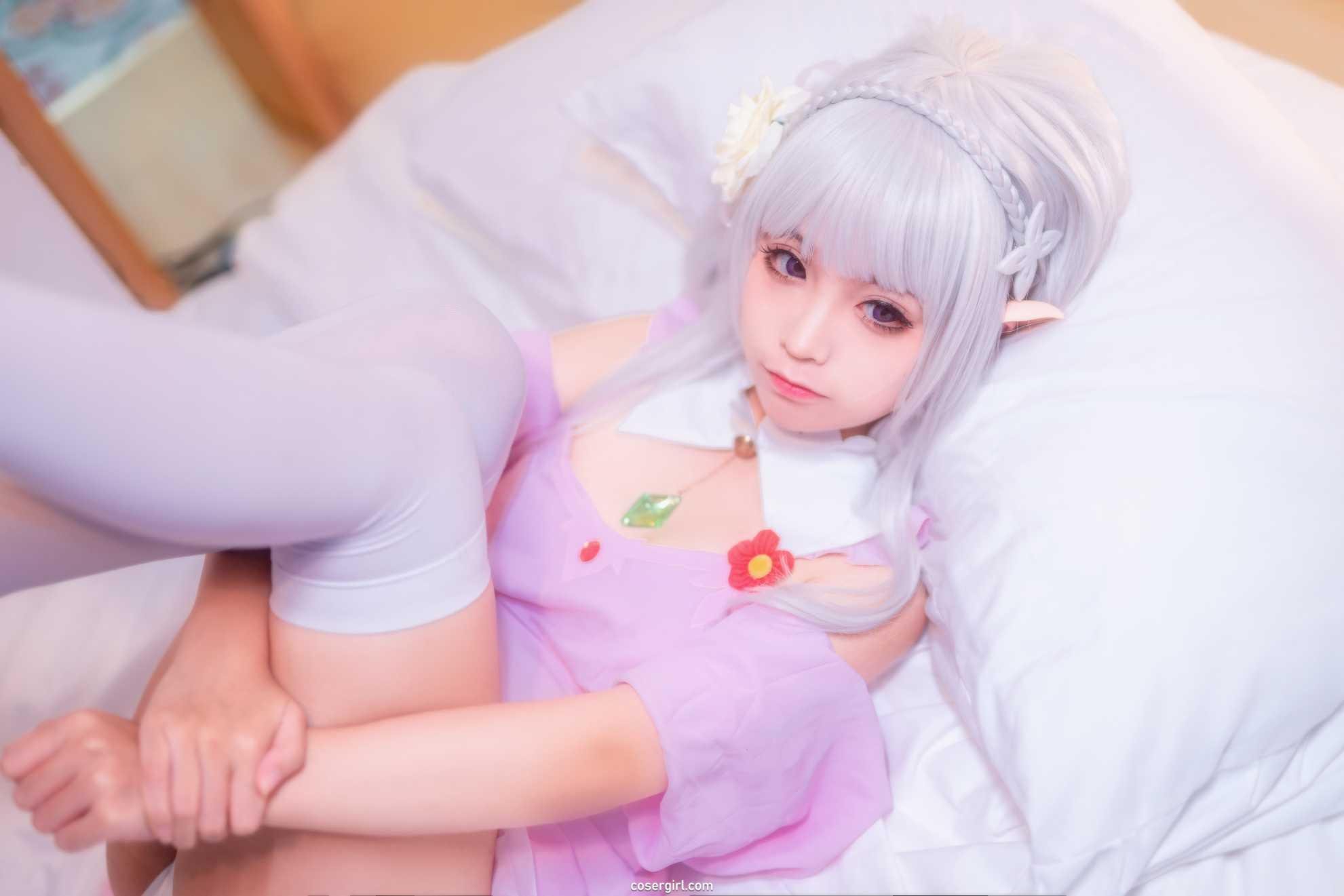 图片[9]-蠢沫沫 艾米莉亚的睡衣Cosplay - 床上的纯白与梦幻 - coser福利社免费在线观看-coser福利社