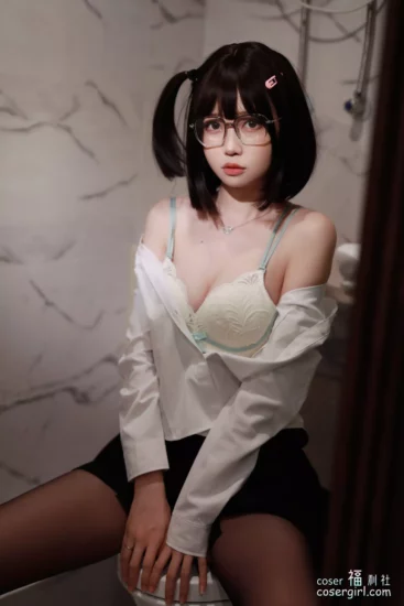 洛桑w伊梓 - 眼镜妹妹 美女写真图片欣赏-coser福利社