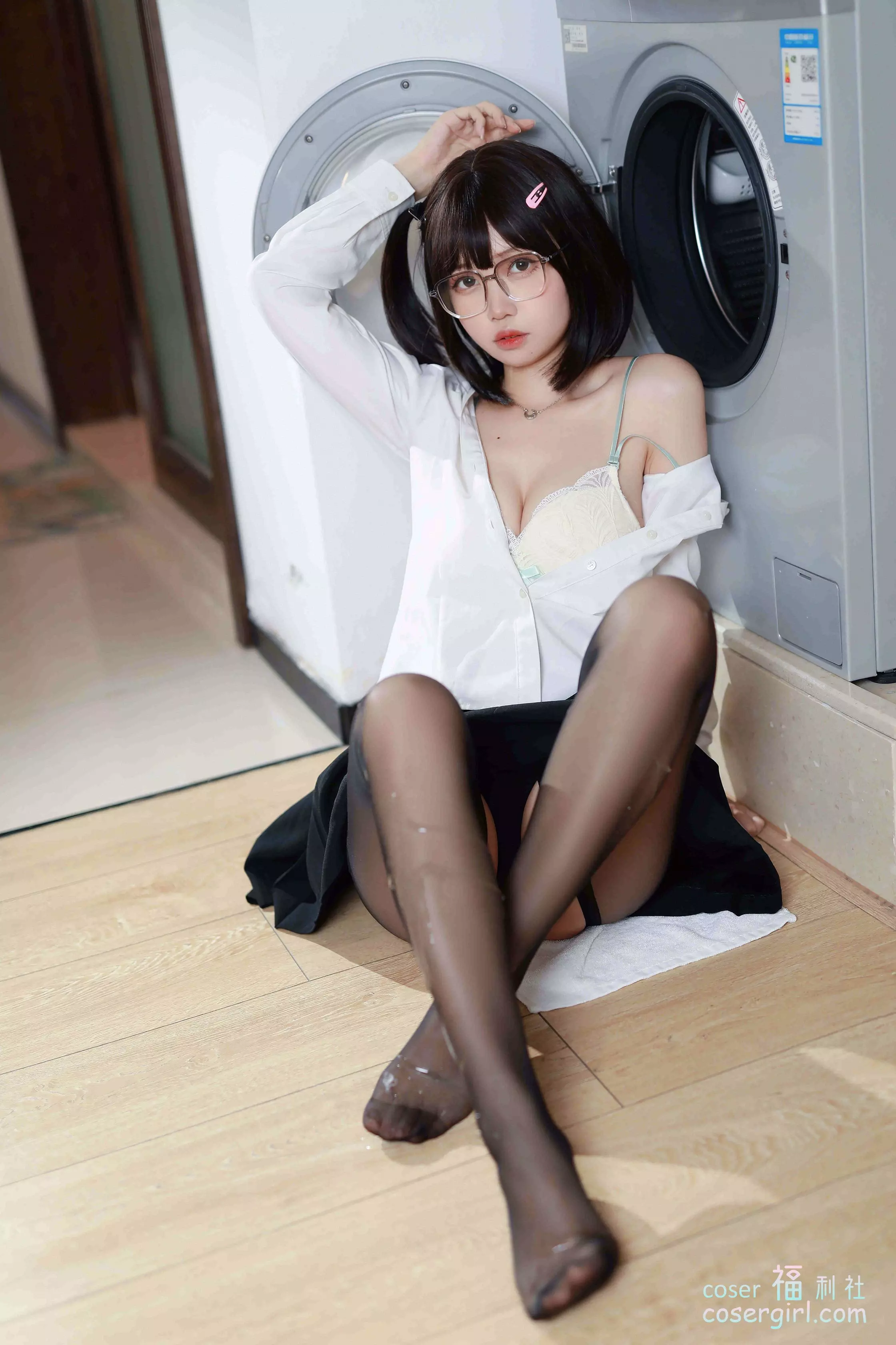 图片[2]-洛桑w伊梓 - 眼镜妹妹 美女写真图片欣赏 - coser福利社-coser福利社