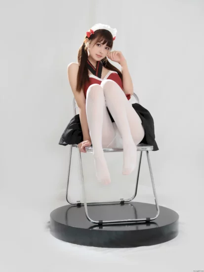 河豚抚子 红衣小女仆 美女写真图片欣赏-coser福利社