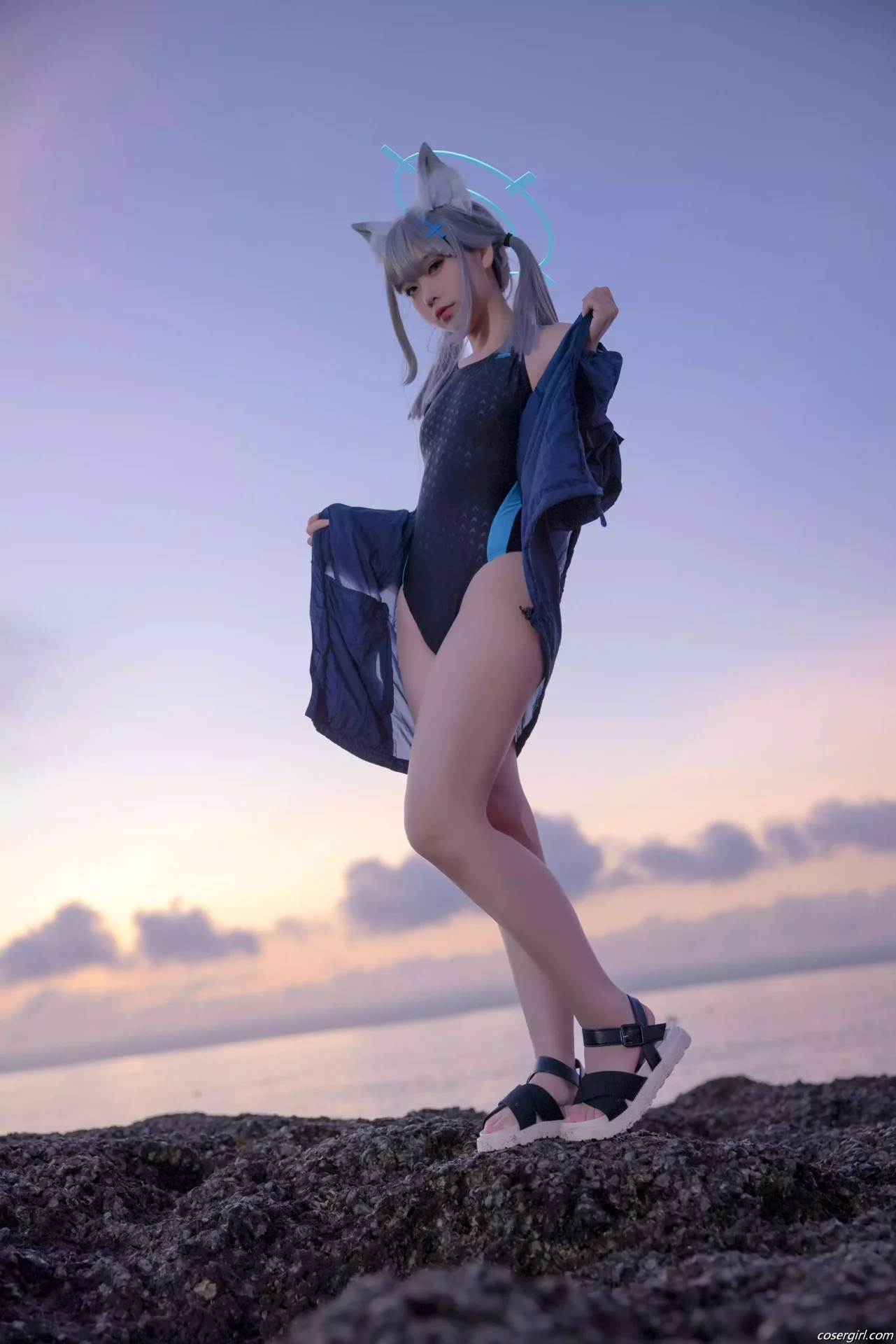 图片[1]-G44不会受伤 碧蓝档案 砂狼白子泳装 美女写真图片欣赏 - coser福利社-coser福利社