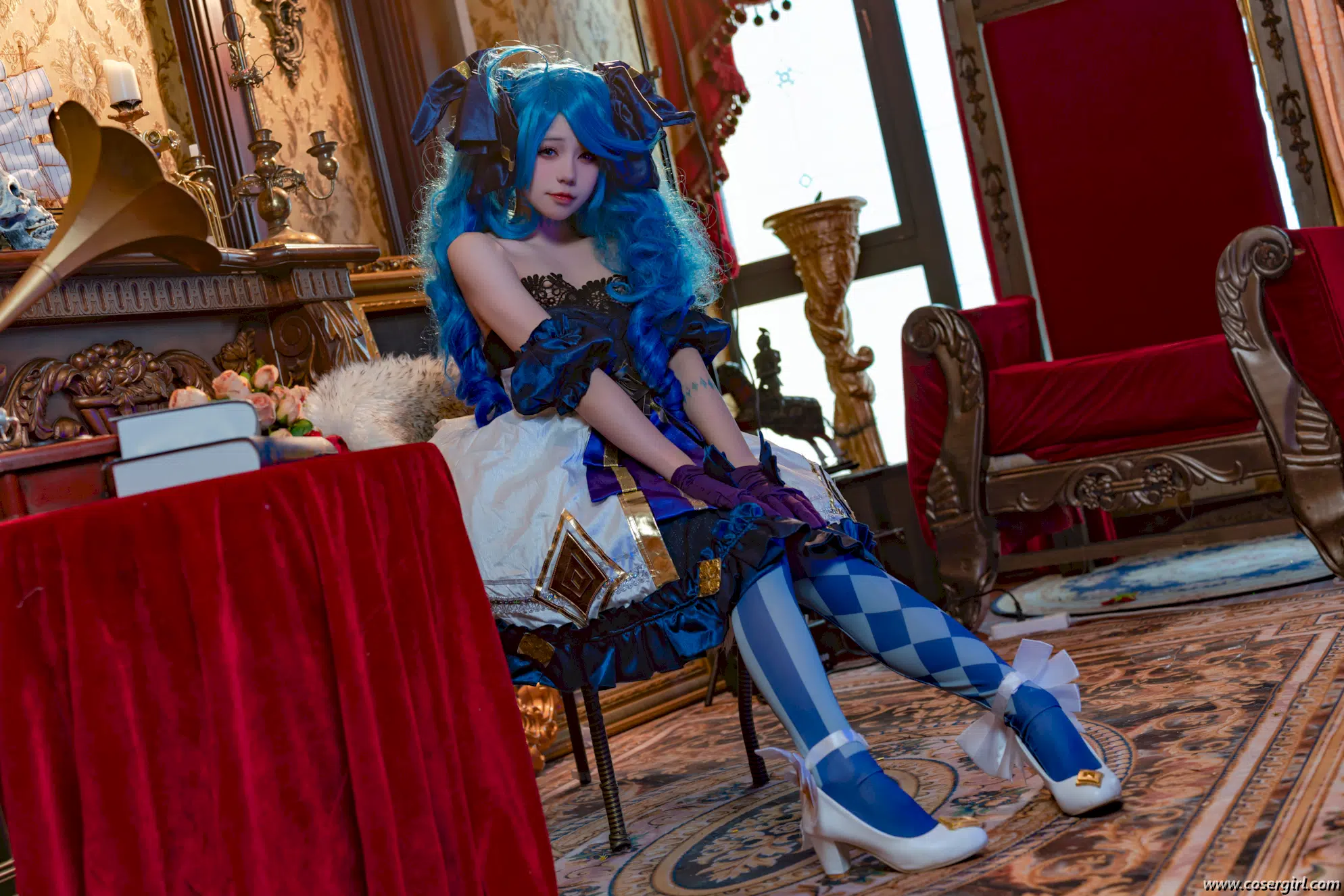 黏黏团子兔 《兔兔班车·格温》美女写真图片欣赏