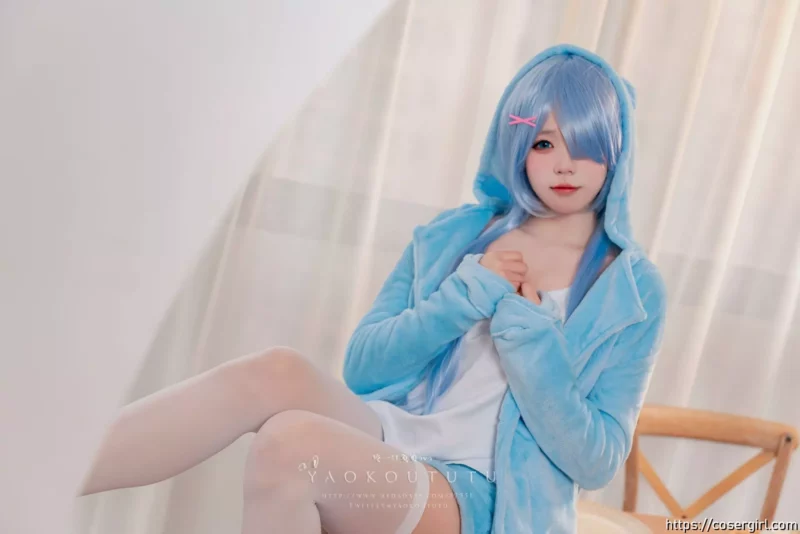 黏黏团子兔 蕾姆喵喵 美女写真图片欣赏-coser福利社