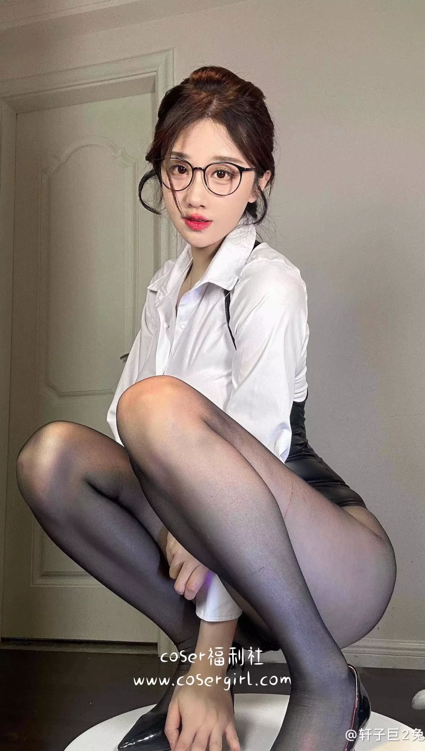 图片[1]-轩子巨二兔 微密圈系列合集下载 - coser福利社[20套][1.98GB]-coser福利社