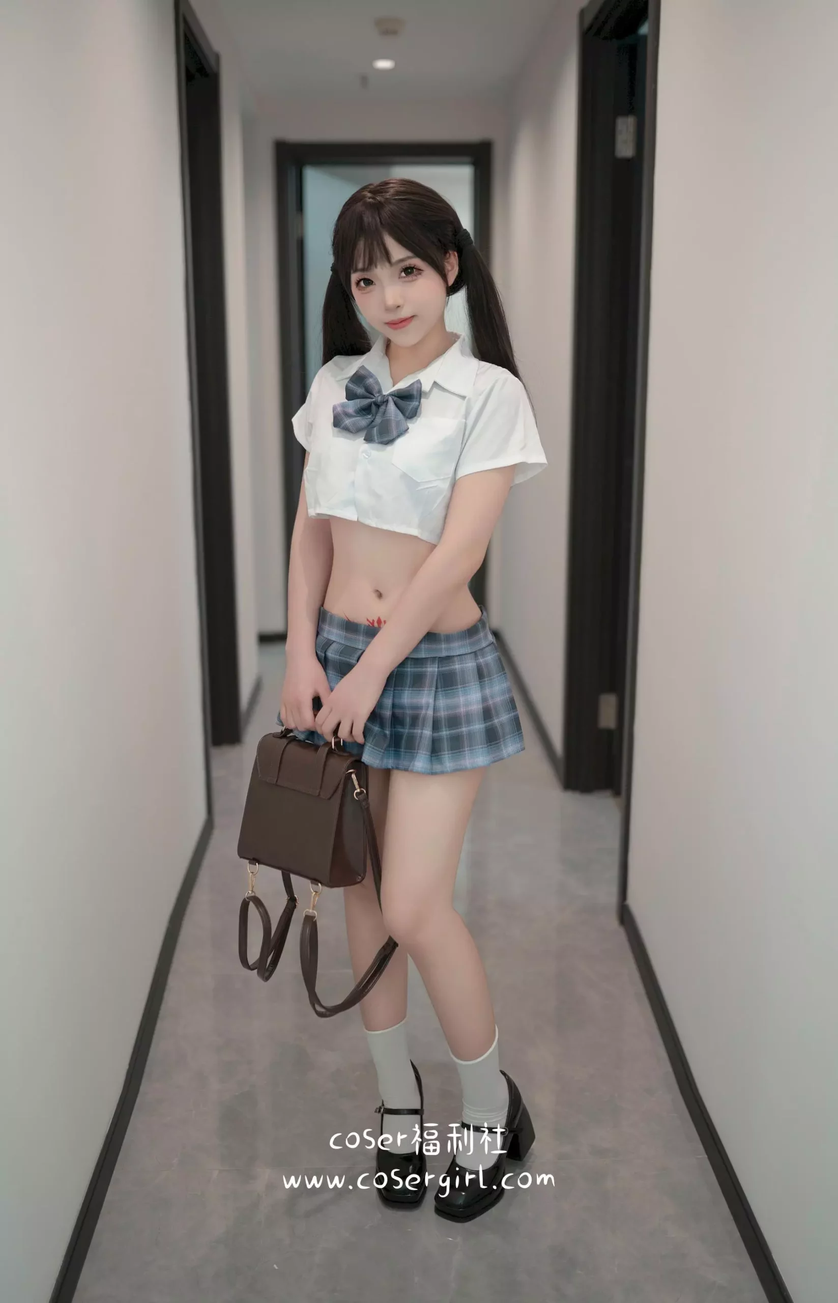 图片[4]-Bangni邦尼《家有妹妹》写真：制服少女的青春魅力 - coser福利社[在线欣赏]-coser福利社