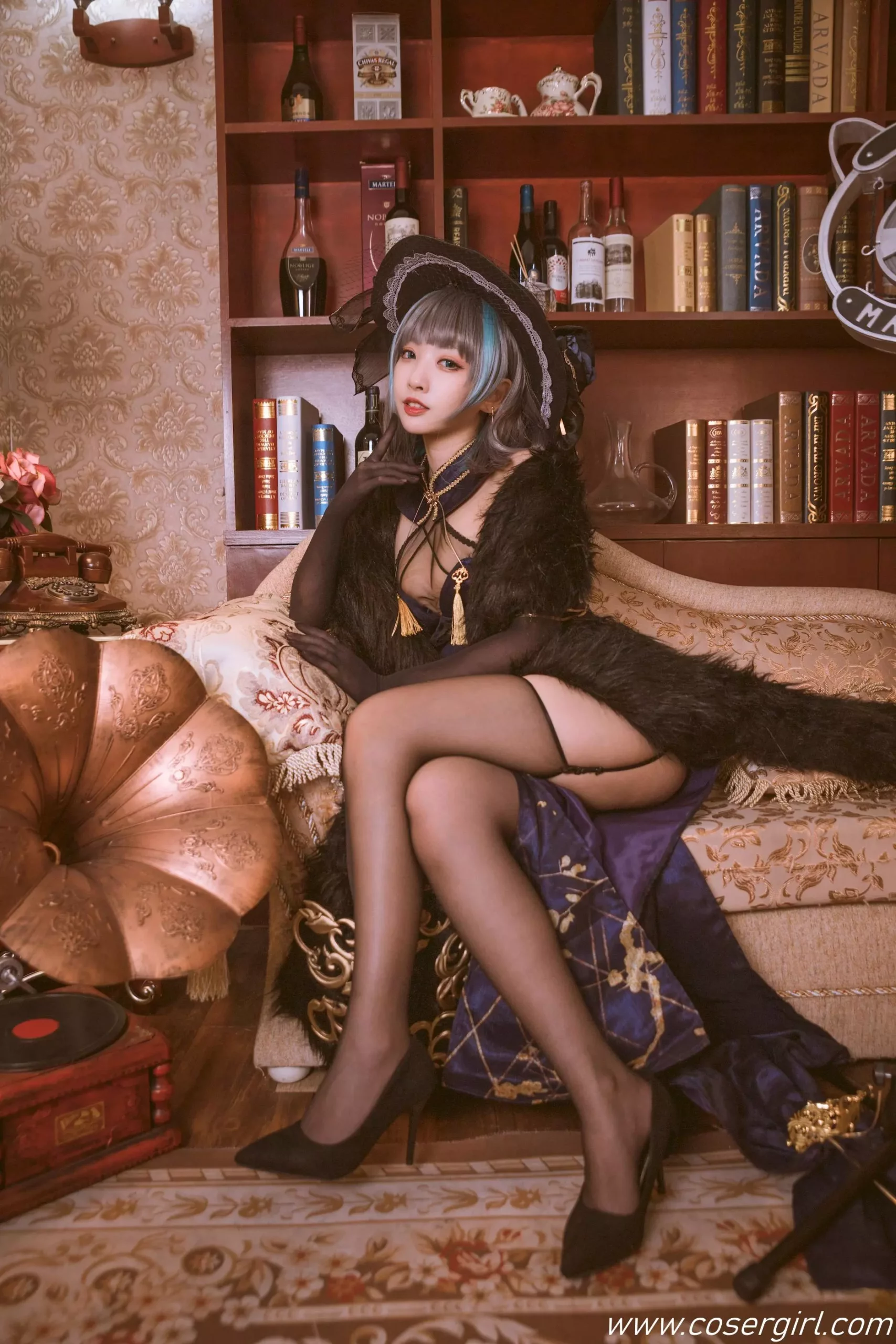 图片[1]-宫本桜《柴郡旗袍-音乐绚烂CaitSith》 - 庄重与成熟的绝美演绎 - coser福利社免费在线观看-coser福利社