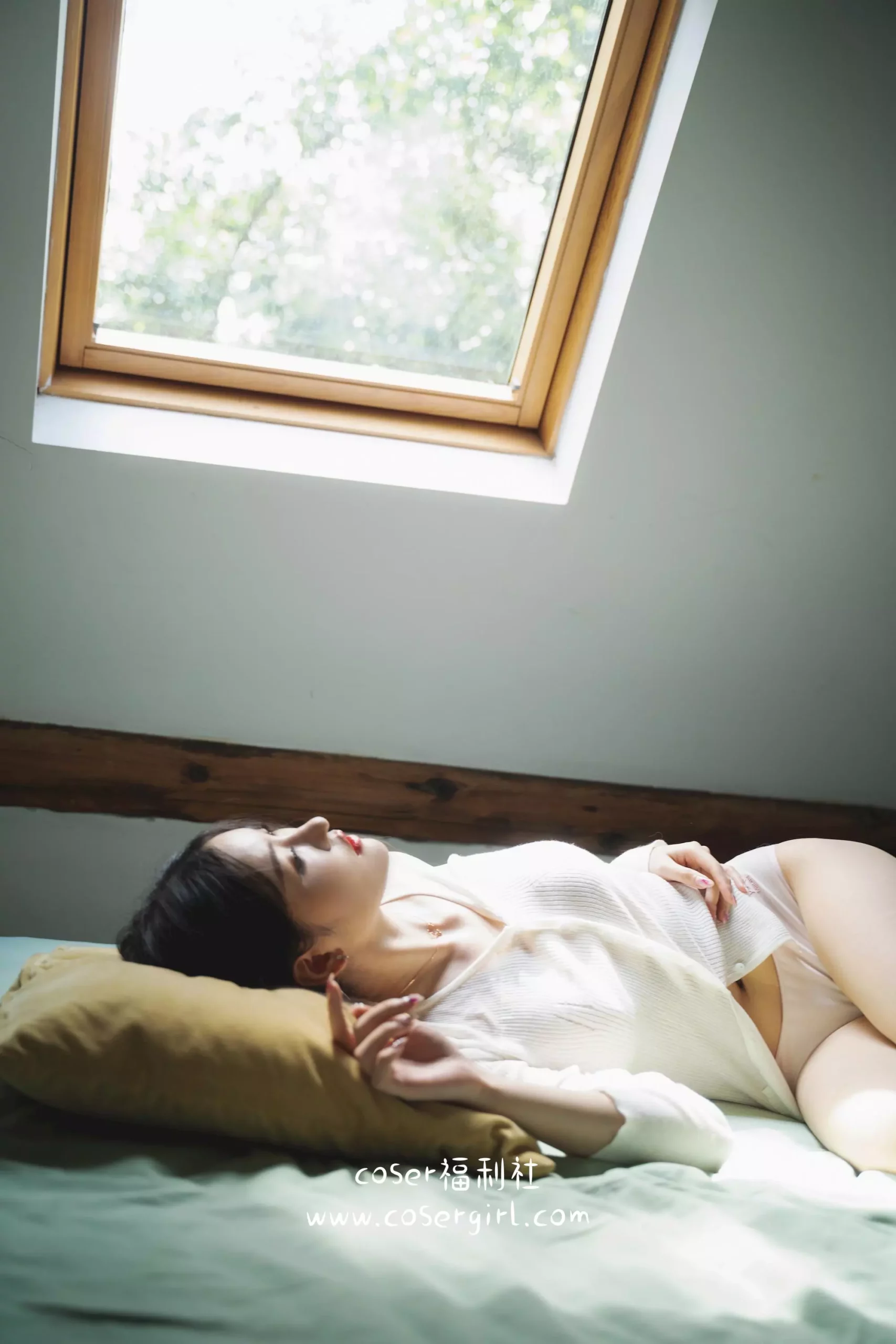 摄影师翎梵 沈梦瑶-天窗激凸