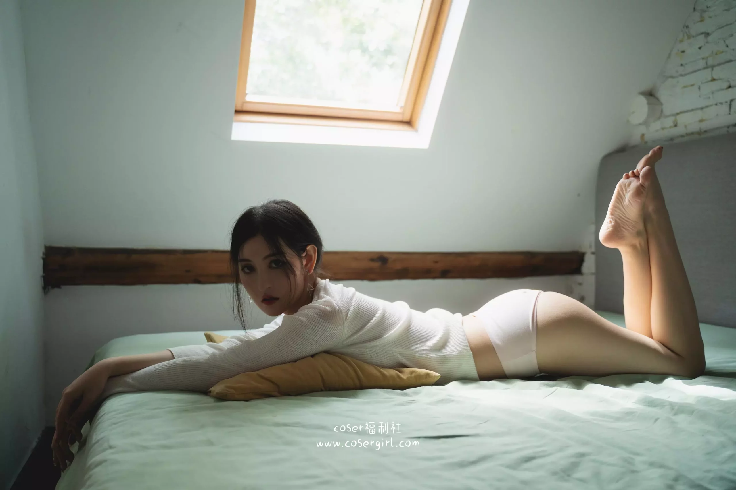 摄影师翎梵 沈梦瑶-天窗激凸