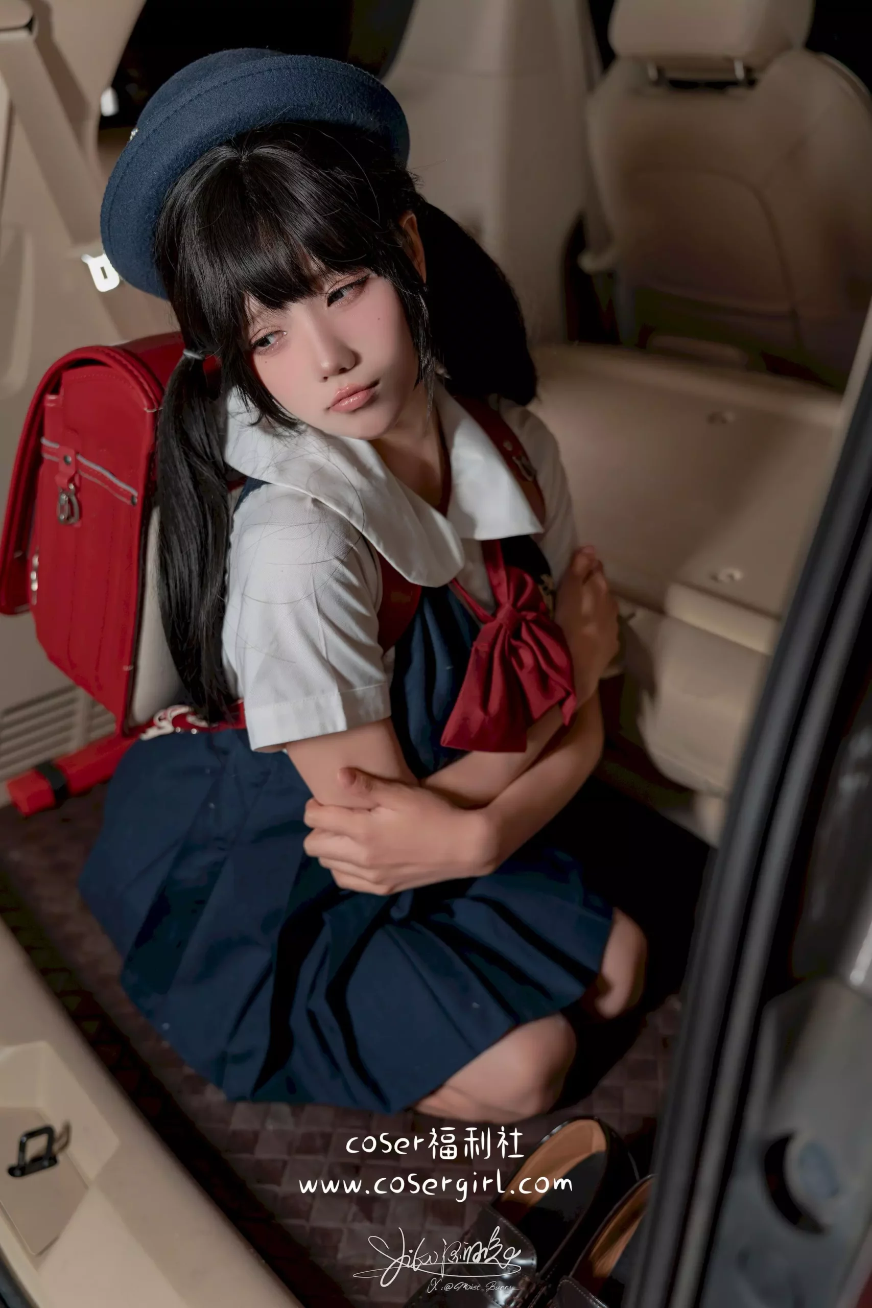 图片[4]-禁忌之美：Yiko湿润兔水手服写真，车内捆绑的诱惑与挣扎 - coser福利社写真图片在线观看-coser福利社