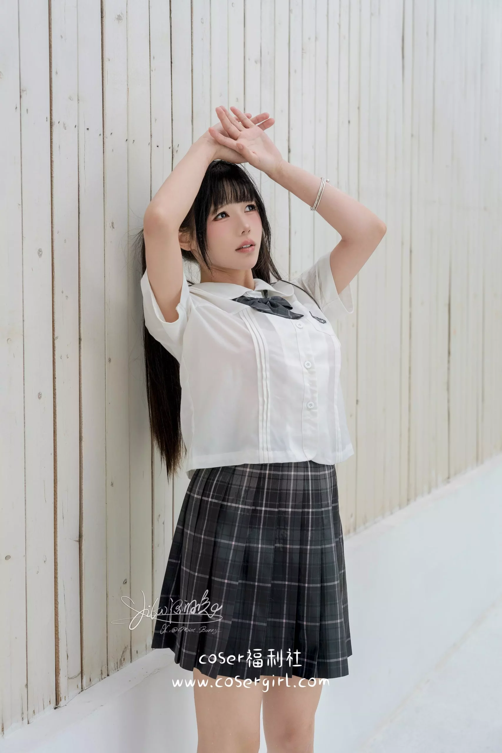 图片[1]-Yiko湿润兔 雨后湿身，JK制服下的秘密 - coser福利社10月写真图片在线观看-coser福利社