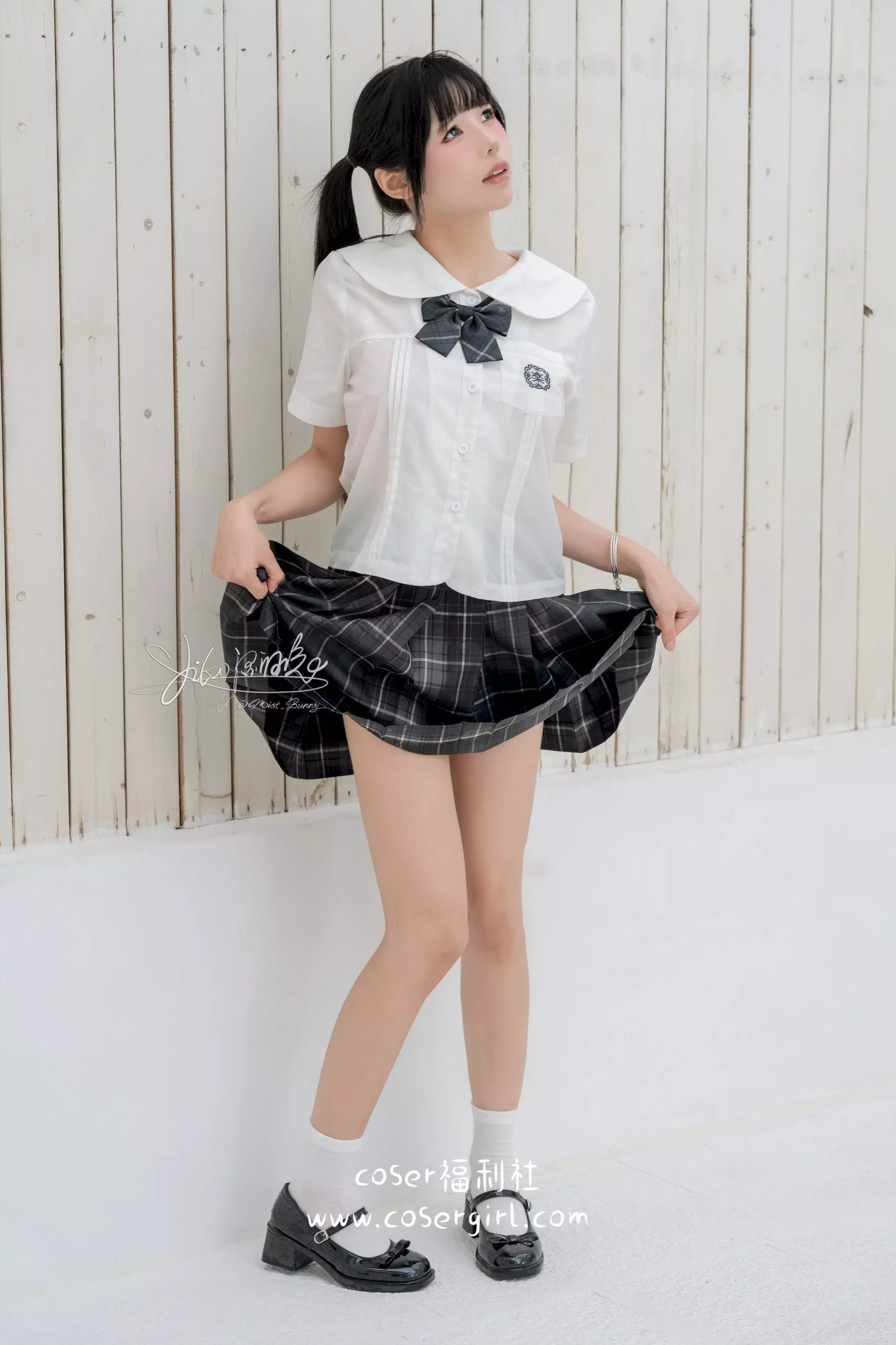 图片[2]-Yiko湿润兔 雨后湿身，JK制服下的秘密 - coser福利社10月写真图片在线观看-coser福利社