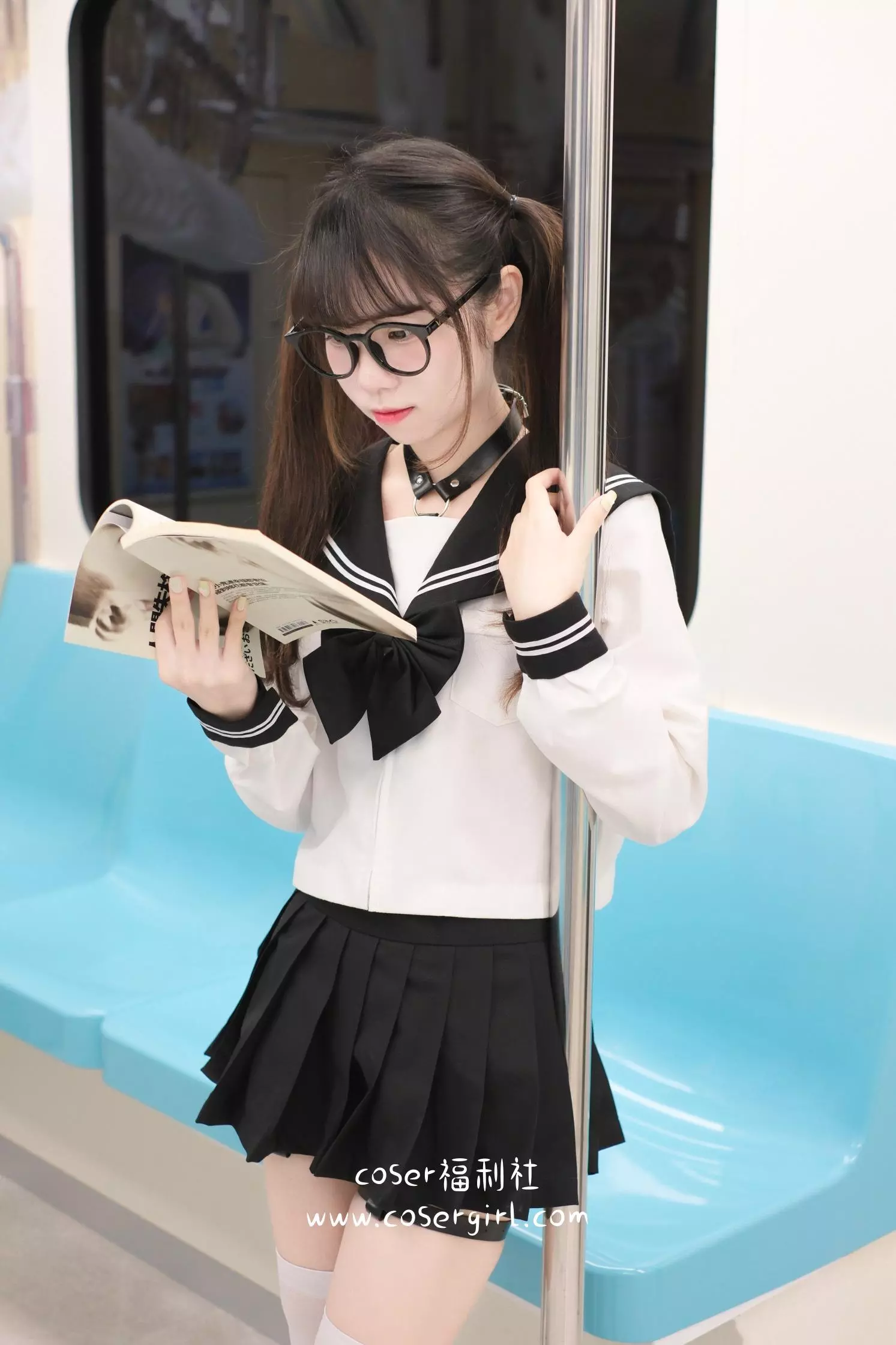 图片[4]-可可小白兔 電車上の女高中生 - coser福利社写真图片在线观看-coser福利社