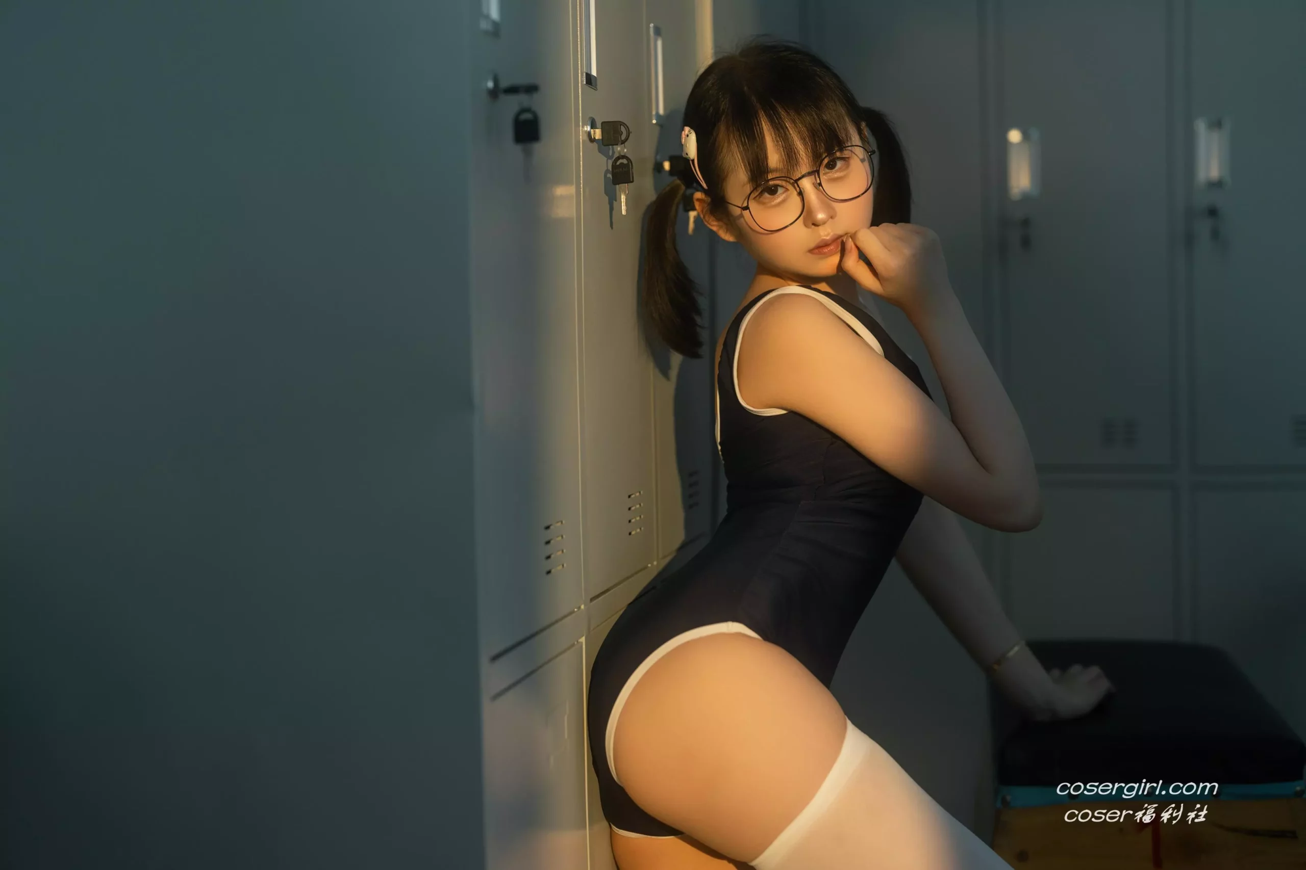 图片[1]-幼水铃衣 午间更衣室 - coser福利社最新写真图片在线观看-coser福利社