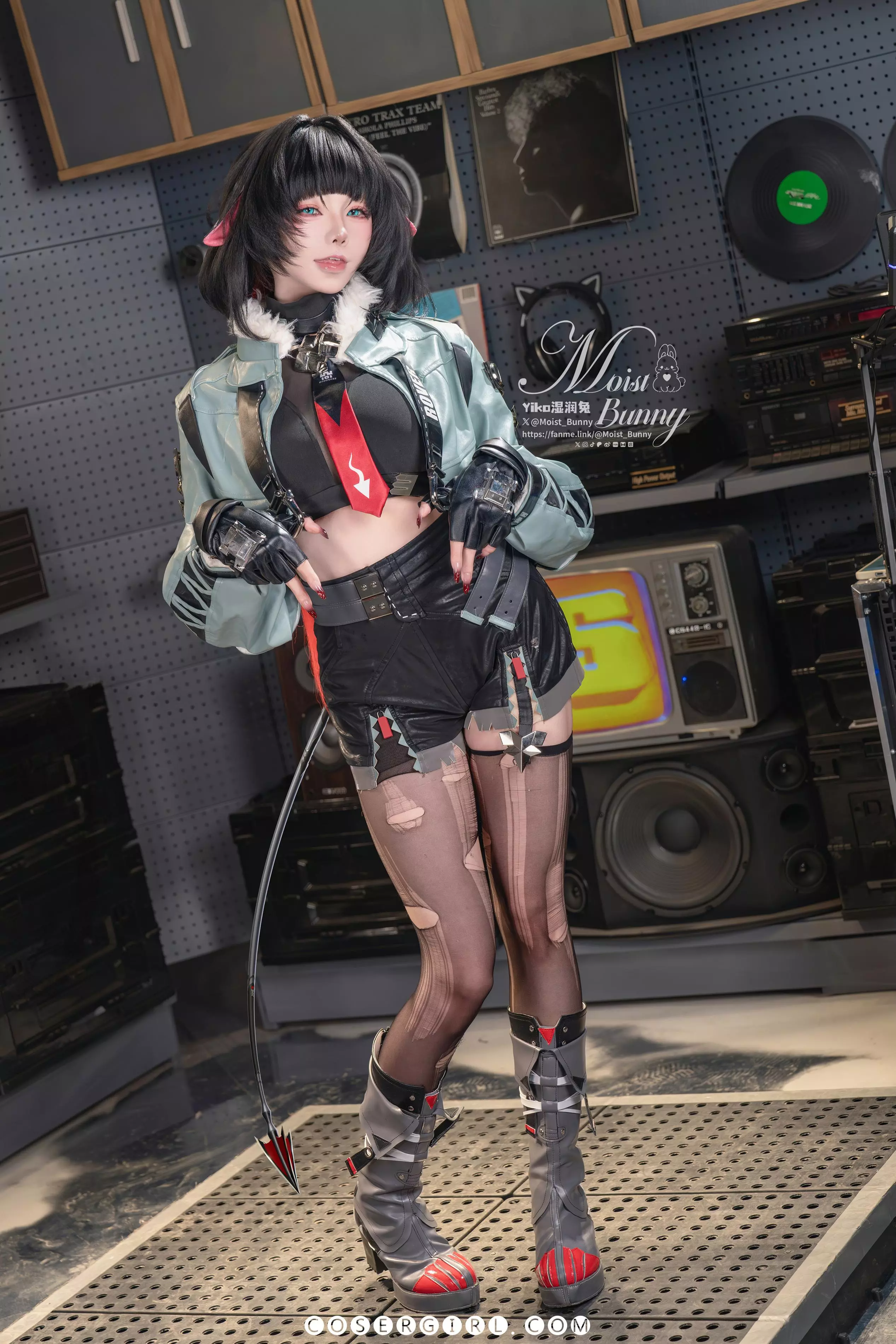 图片[2]-高能预警！Yiko湿润兔变身《绝区零》简·杜，制服美腿爆击视觉神经 - coser福利社-coser福利社