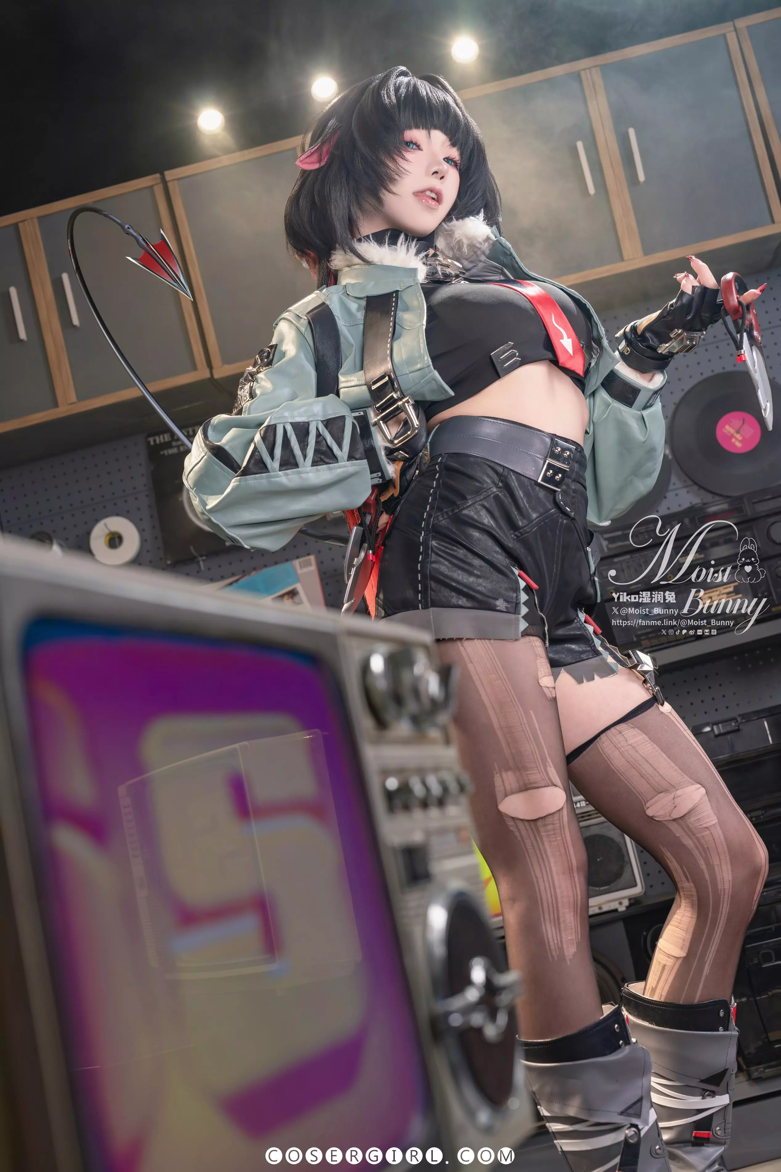 图片[8]-高能预警！Yiko湿润兔变身《绝区零》简·杜，制服美腿爆击视觉神经 - coser福利社-coser福利社