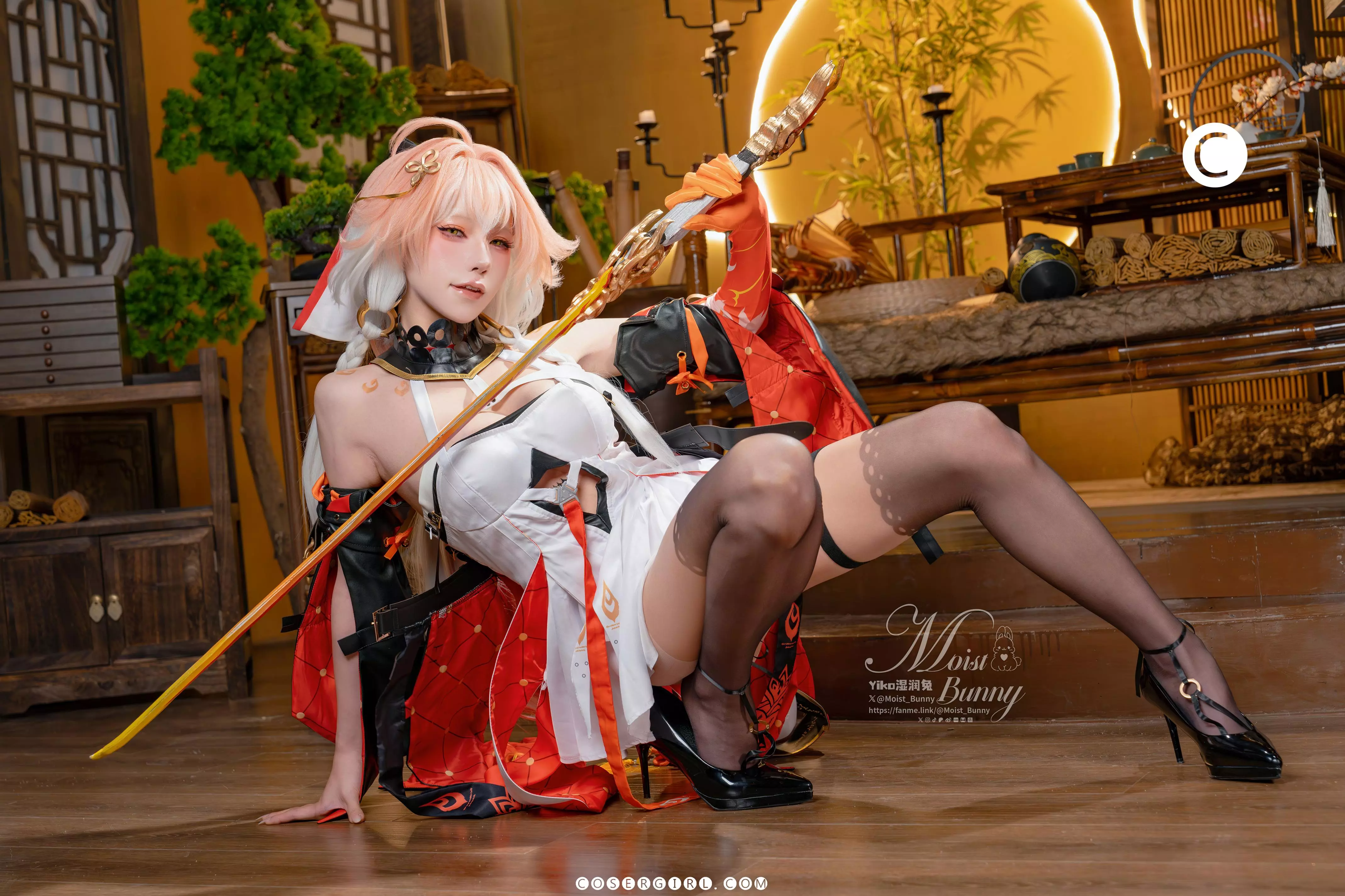 图片[8]-Yiko湿润兔 「炽羽策阵星」06月最新写真 - coser福利社 | 当《鸣潮》长离褪下战甲…繁花深处等你沦陷！-coser福利社